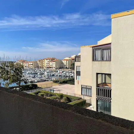 Sur Le Port De Port