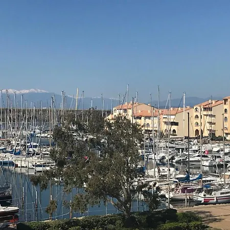 Sur Le Port De Port