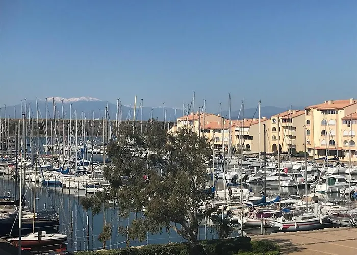Sur Le Port De Port