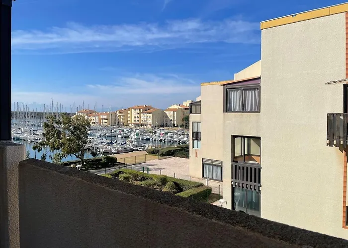 Sur Le Port De Port